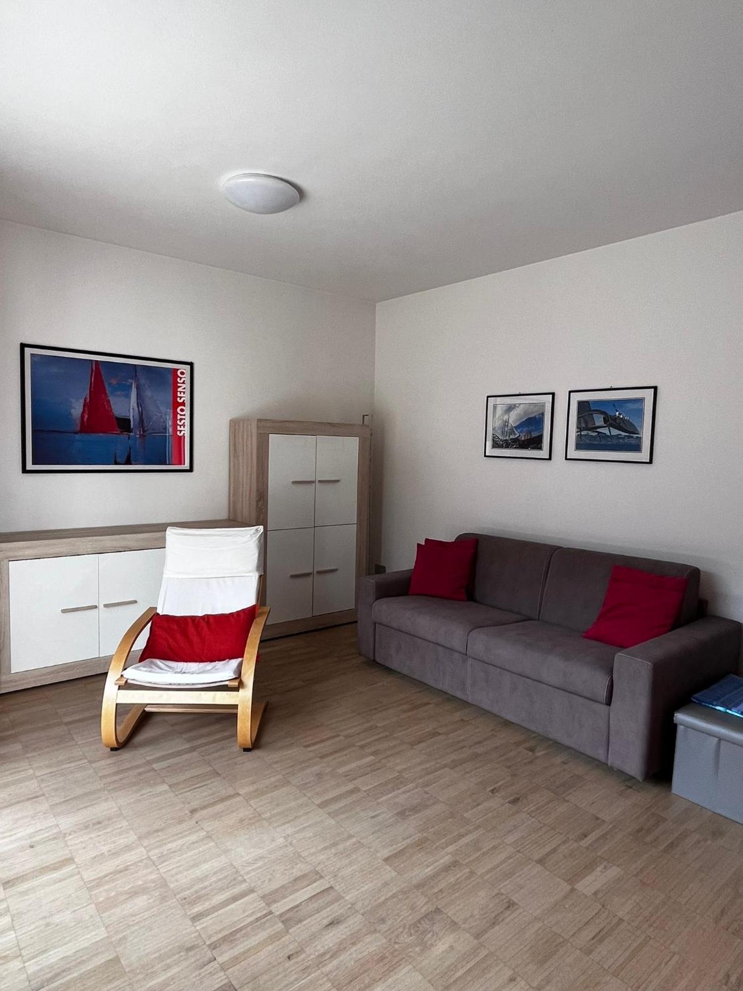 White House Lucia Holiday home Colico
